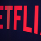 Imagen para el artículo titulado Cómo echar a todos los que están usando gratis tu cuenta de Netflix y otros servicios